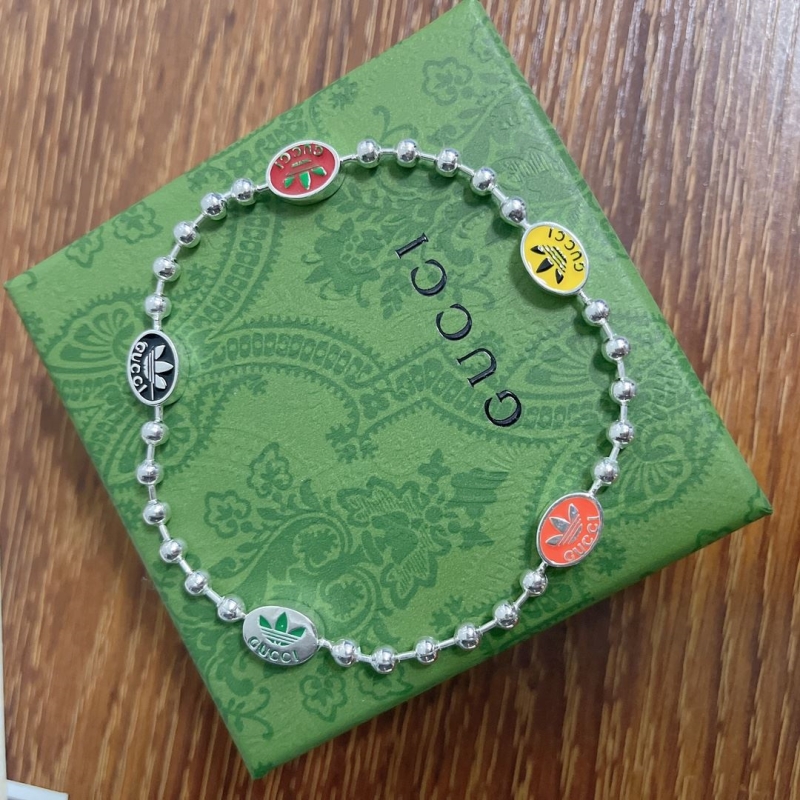 G*u*i bracelets